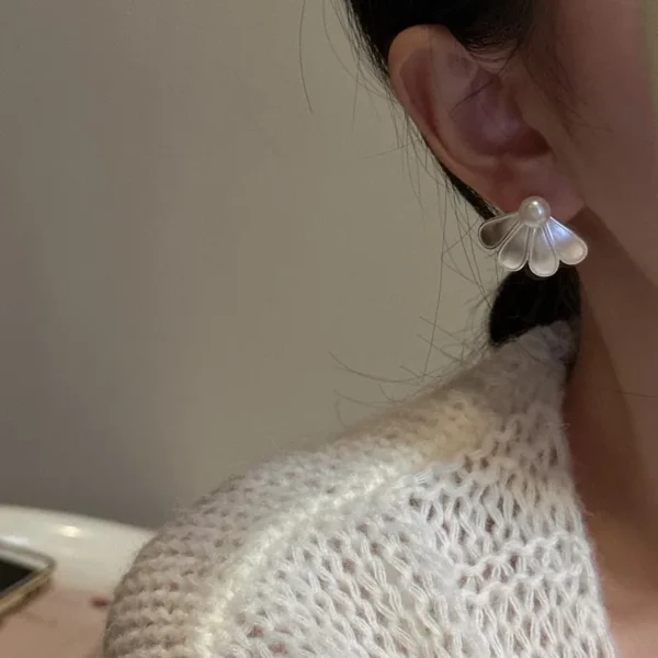 S925 Real Sterling Silver Niche Design Sense Fashion Matte Pearl Earrings Retro Simple INS Style Personalized Earrings