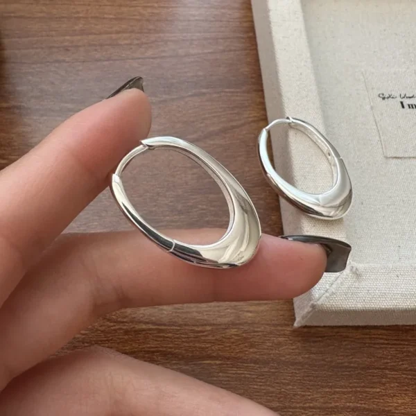 S925 Sterling Silver Fashionable Minimalist and Personalized Basic Elliptical Ear Buckle Fashion Ear Jewelry Wholesale