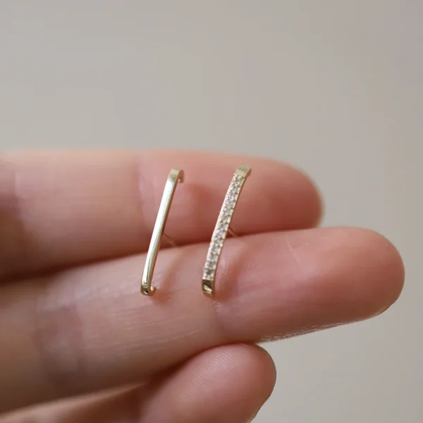 S925 sterling silver gold-plated stud earrings, ear-hanging asymmetrical smooth diamond ins wind earrings for women