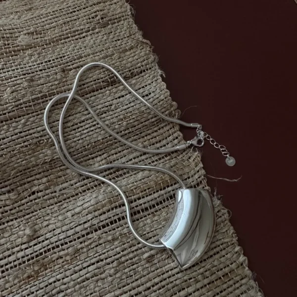 925 All Sterling Silver Niche Design Sense Large Glossy Curved Necklace Retro Simple INS Wind Ring Clavicle Chain Wholesale