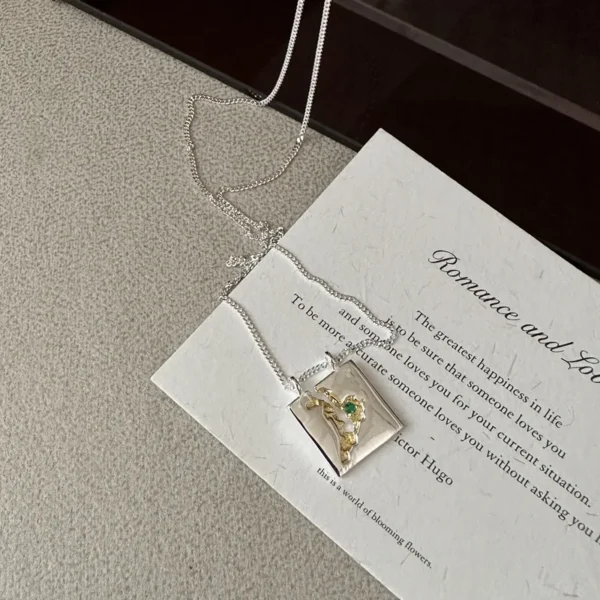 S925 Sterling Silver Niche Design Sense Green Zirconia Texture Contrast Necklace Broken Fashion Simple Clavicle Chain