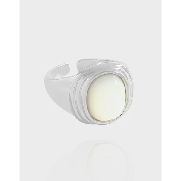 French Niche Light Luxury Design Versatile Oval White Fritillary Seal Ring Sterling Silver S925 Women's Ring