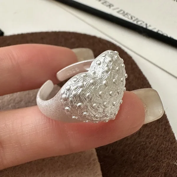 CHOZONS925 Sterling Silver European Niche Design Sense Texture Retro Love Burnt White Ring Fashion Personality Ring