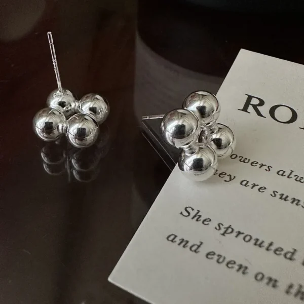 S925 Sterling Silver French Niche Design Sense Retro Round Bead Earrings Fashion Personalized Ear Jewelry Wholesale