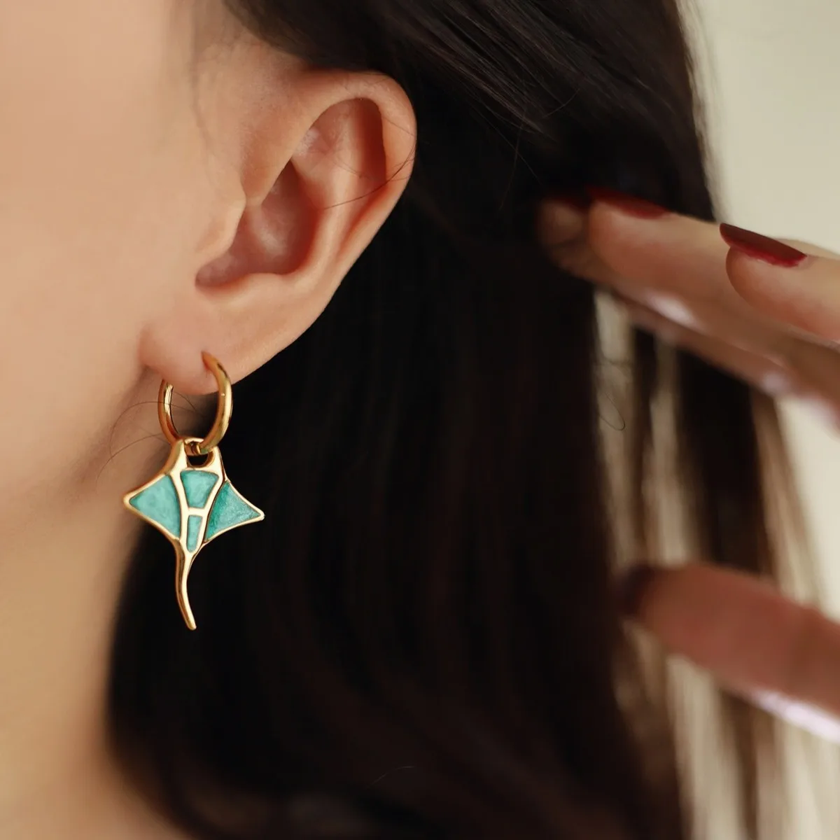 CHOZON Manta Ray Ocean Ear Cuff AB Asymmetric Enamel Design Titanium Steel Statement Jewelry for Women - Image 4