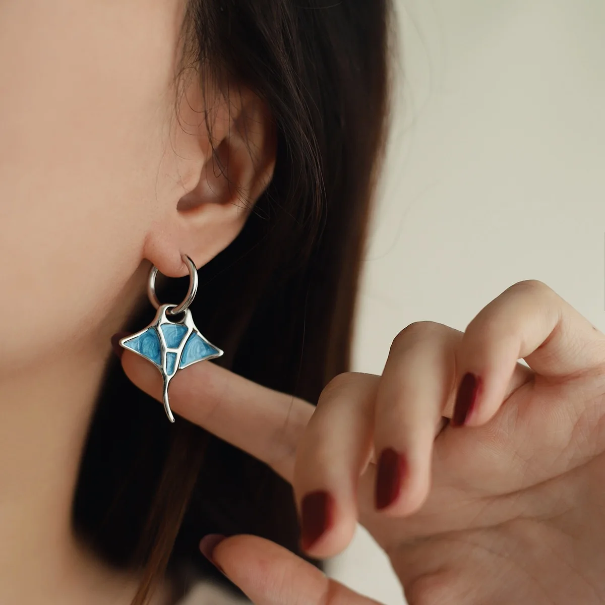 CHOZON Manta Ray Ocean Ear Cuff AB Asymmetric Enamel Design Titanium Steel Statement Jewelry for Women - Image 3