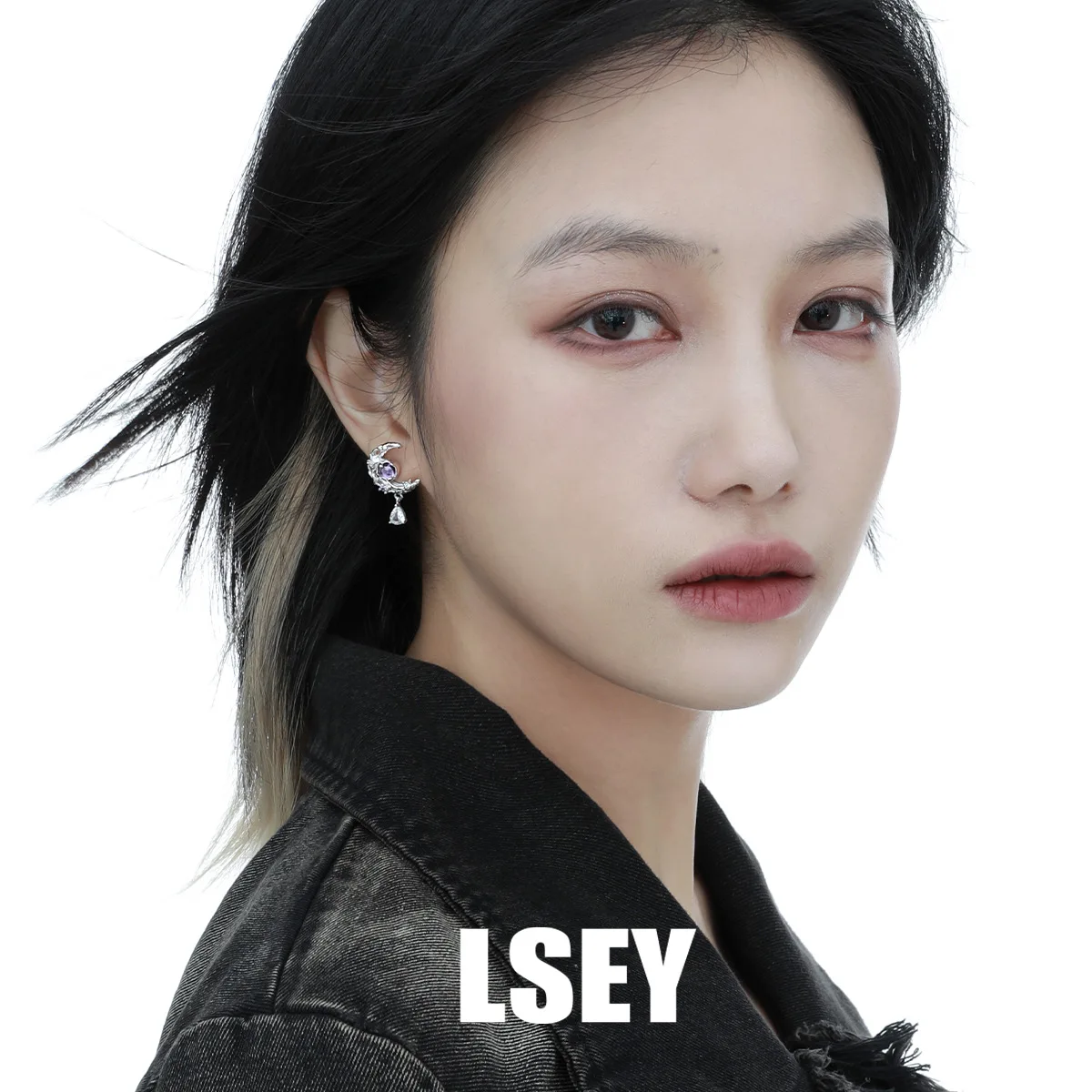 Minimalist S925 Sterling Silver Lava texture moon, niche personality, high-end feel, purple zircon stud earrings - Image 3