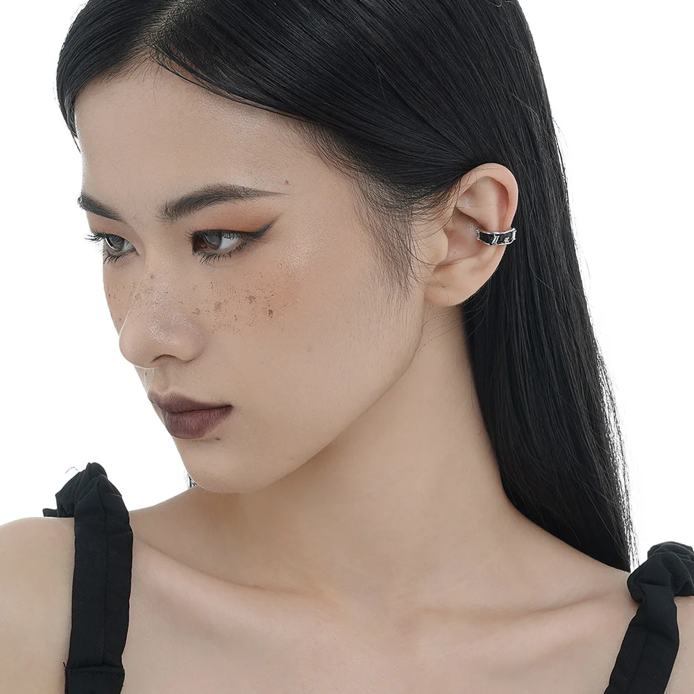 Fashionable S925 sterling silver black drop glazed ear cuff clip for women's Instagram style ear clip with diamond inlay - Image 3