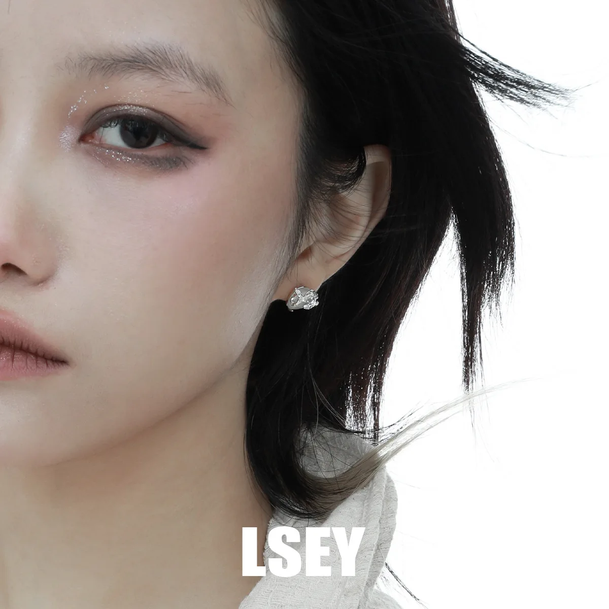 Minimalist S925 Sterling Silver Ins cool style, high-end temperament, butterfly water droplet, white agate Stud Earrings - Image 4