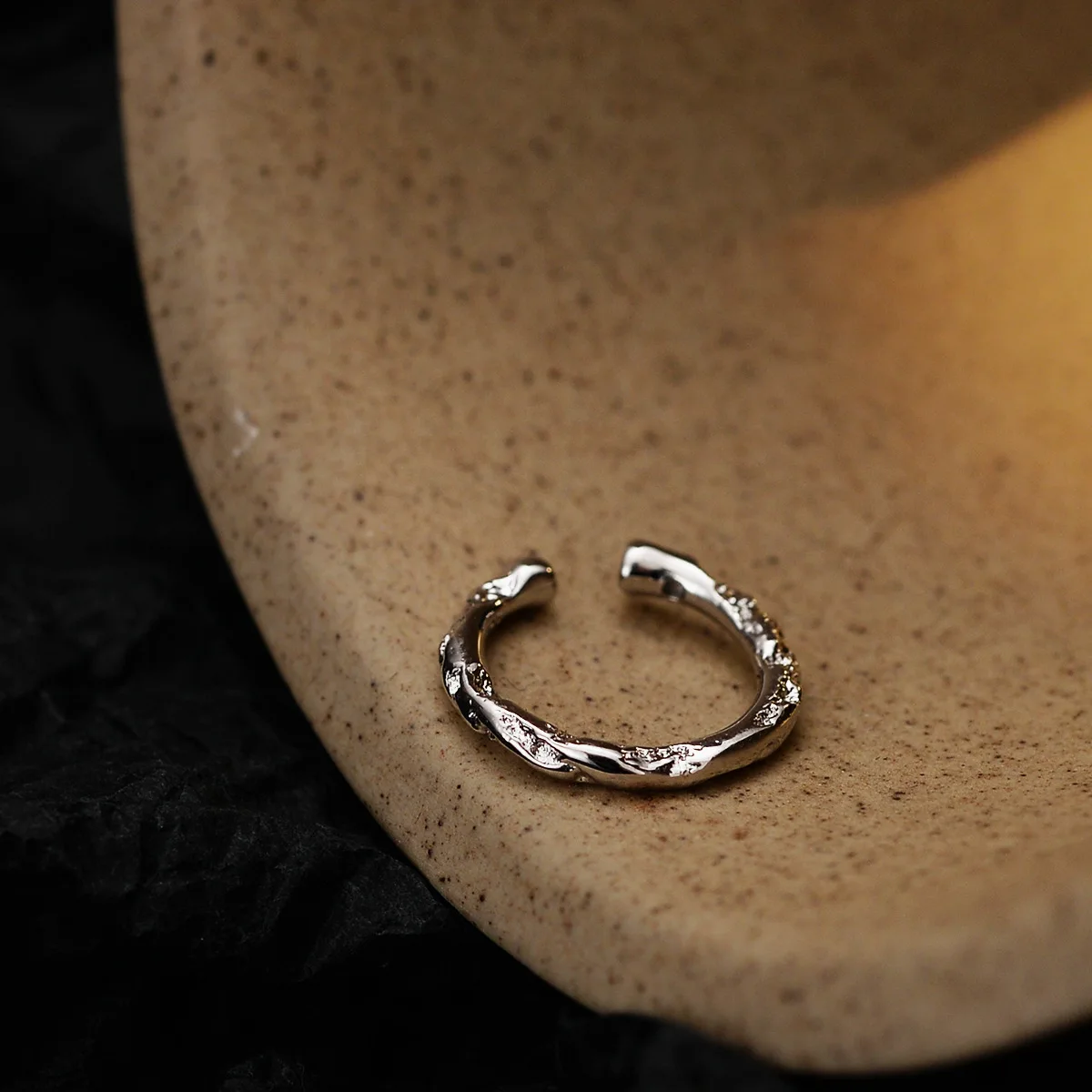 Korean version simple and compact S925 sterling silver irregular texture ear clip female earhole free drop glaze diamond - Image 2