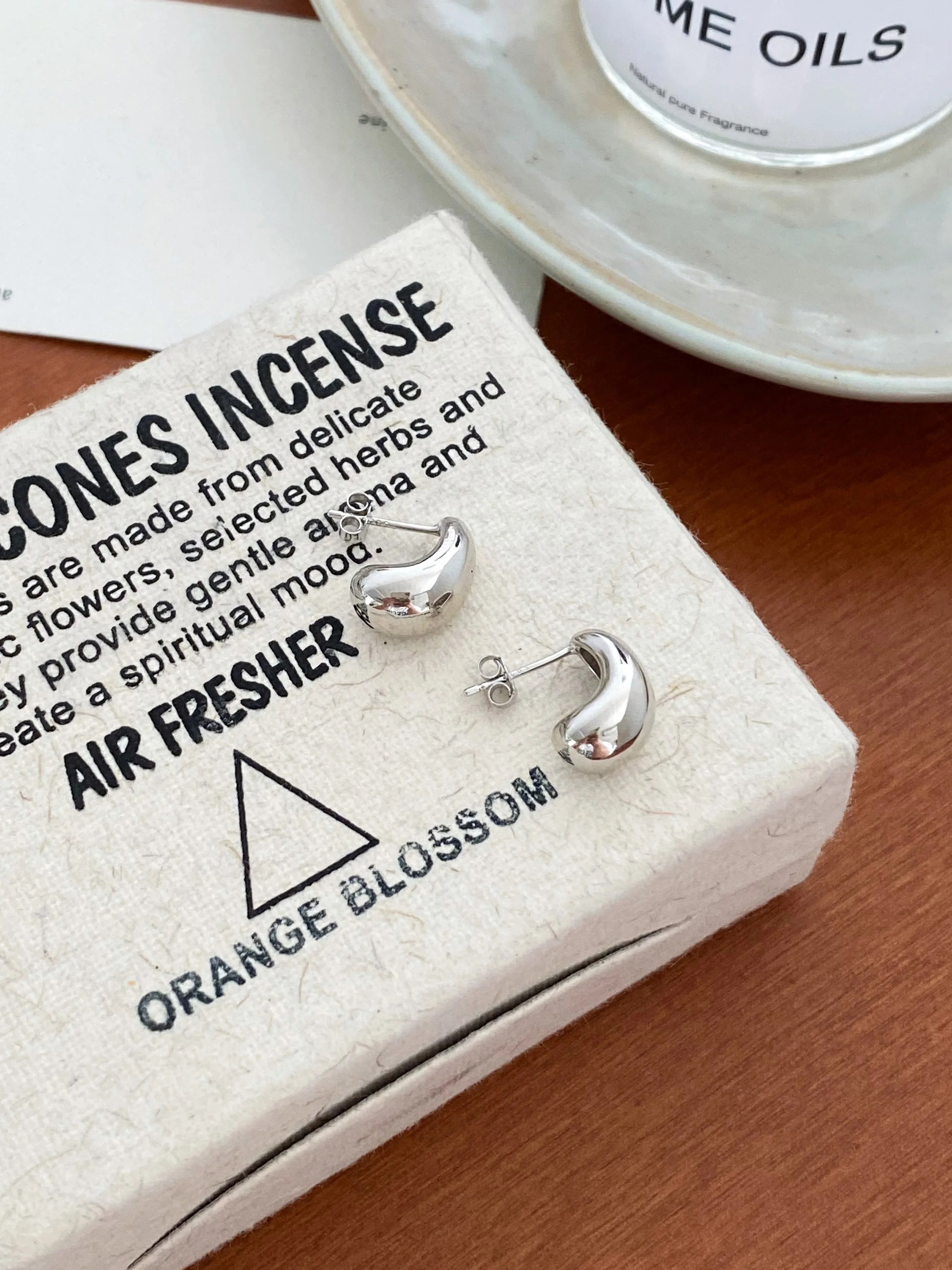 925 Sterling Silver Minimalist Geometric Glossy Water Drop Earrings and Earrings for Women's Ins Versatile Commuting Cool Style - Image 2