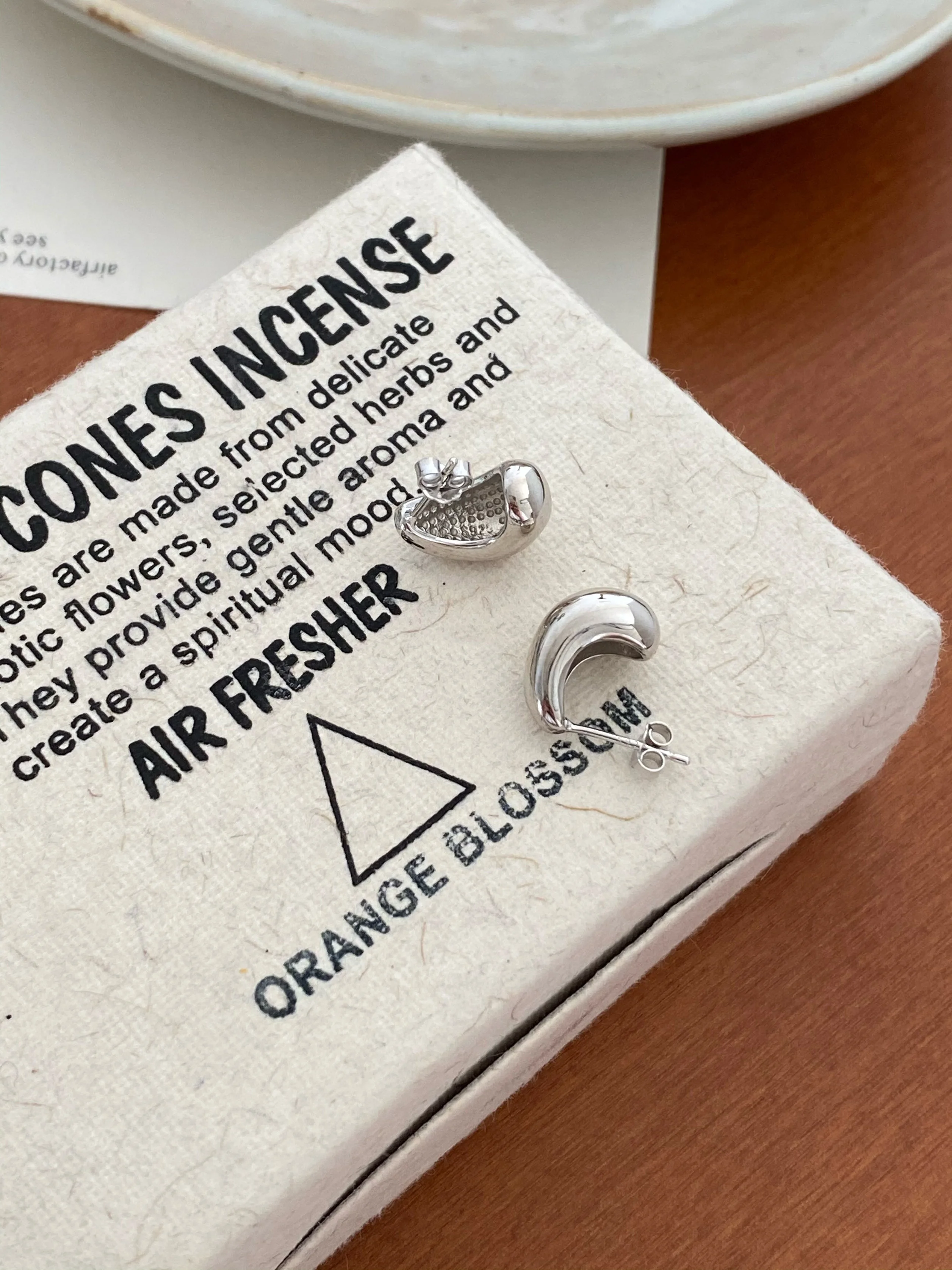 925 Sterling Silver Minimalist Geometric Glossy Water Drop Earrings and Earrings for Women's Ins Versatile Commuting Cool Style - Image 3